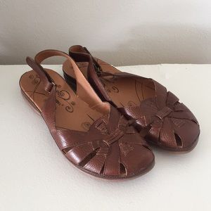 BEAR TRAPS Sandals